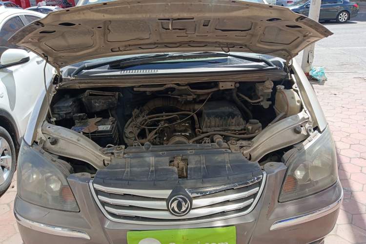 Used FORTHING Lingzhi 2013 M3 1.6L 7-Seater Comfort Model Engine Bay
