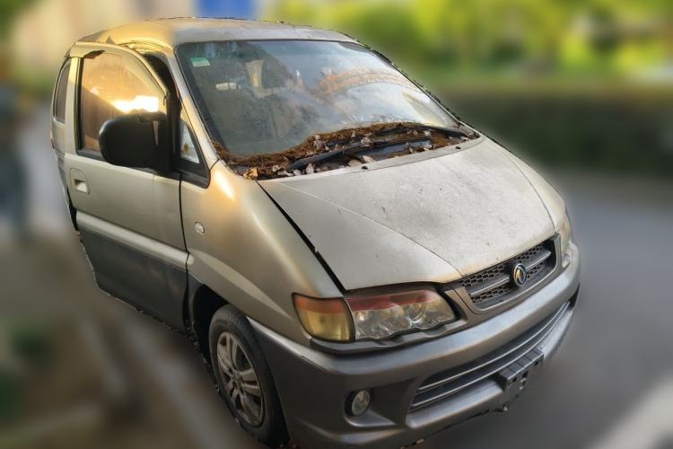 Used FORTHING Lingzhi 2013 V3 1.5L 7-Seater Luxury Model Front Right 45 Deg