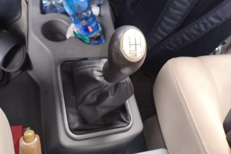 Used FORTHING Lingzhi 2013 V3 1.5L 7-Seater Standard Model II Gear Lever
