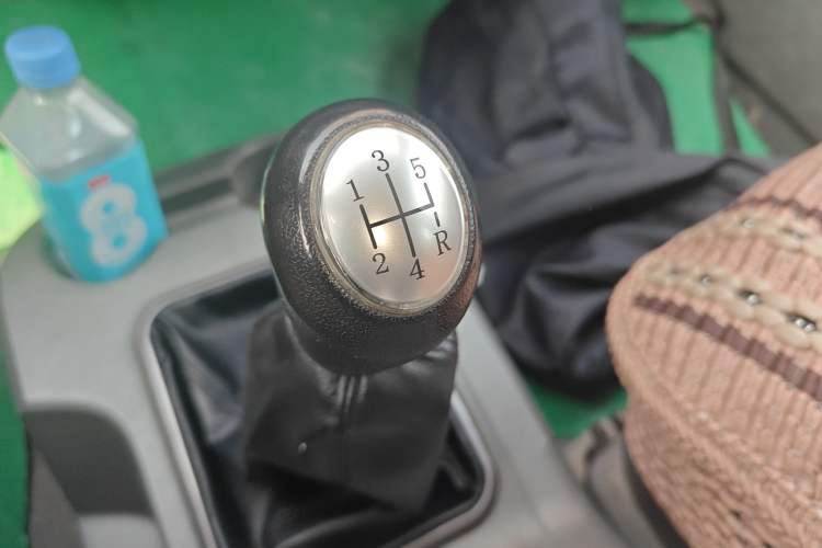 Used FORTHING Lingzhi 2013 M3 1.6L 7-Seater Comfort Model Gear Lever