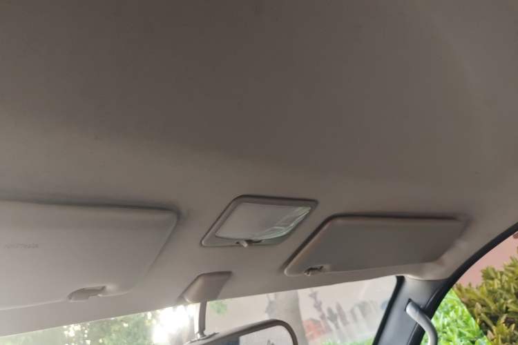 Used FORTHING Lingzhi 2013 M3 1.6L 7-Seater Comfort Model Headliner