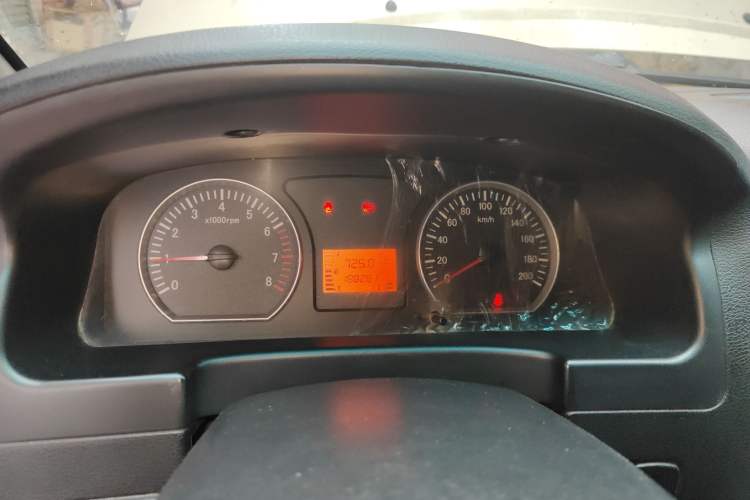 Used FORTHING Lingzhi 2013 M3 1.6L 7-Seater Luxury Model Instrument Cluster