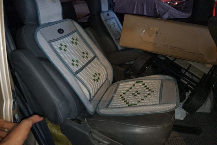 Used FORTHING Lingzhi 2013 M5 Q7 2.0L 7-Seater Long-Wheelbase Comfort Model Left Rear Seat