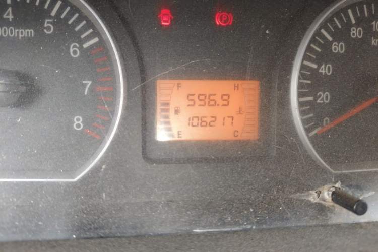 Used FORTHING Lingzhi 2013 V3 1.5L 7-Seater Standard Model II Odometer Close Up