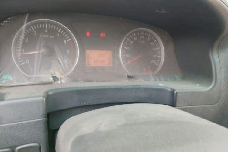 Used FORTHING Lingzhi 2013 M3 1.6L 7-seat Standard Model Odometer Close Up