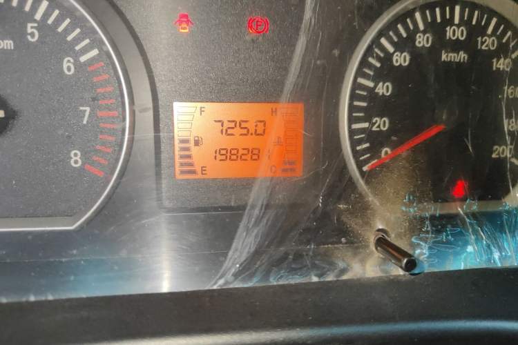 Used FORTHING Lingzhi 2013 M3 1.6L 7-Seater Luxury Model Odometer Close Up