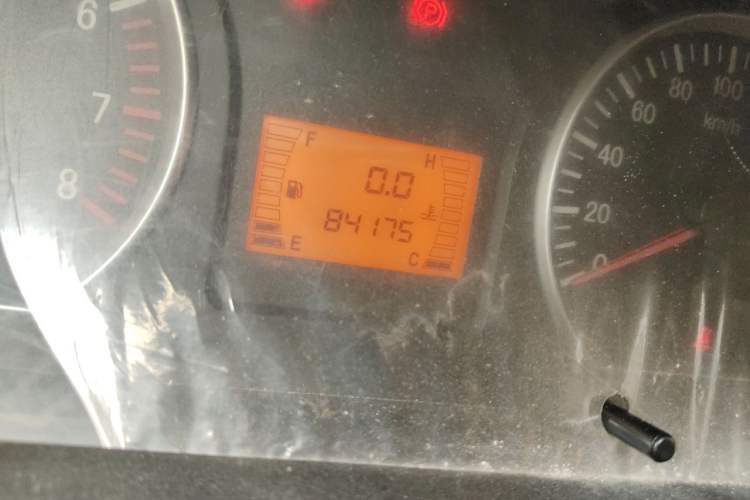 Used FORTHING Lingzhi 2013 M3 1.6L 7-Seater Luxury Model Odometer Close Up