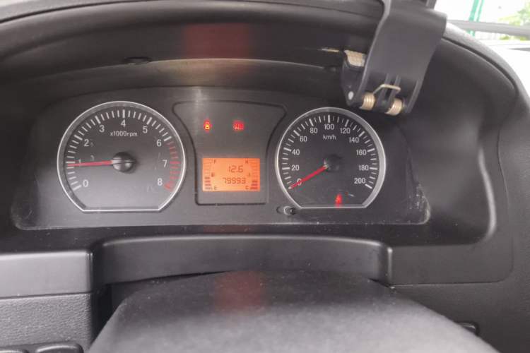 Used FORTHING Lingzhi 2013 V3 1.5L 7-Seater Standard Model II Odometer Close Up
