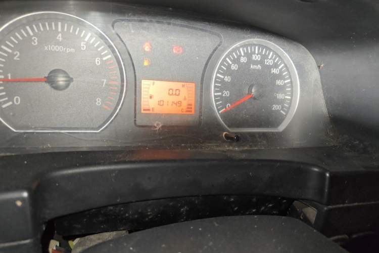 Used FORTHING Lingzhi 2013 M3 1.6L 7-seat Standard Model Odometer Close Up