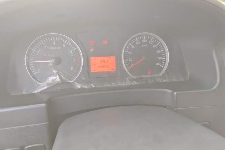 Used FORTHING Lingzhi 2013 M3 1.6L 7-Seater Comfort Model Odometer Close Up