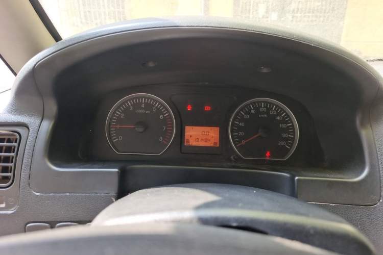 Used FORTHING Lingzhi 2013 V3 1.5L 7-Seater Standard Model II Odometer Close Up