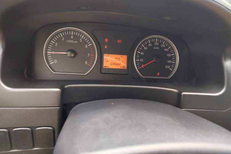 Used FORTHING Lingzhi 2013 M3 1.6L 7-Seater Comfort Model Odometer Close Up