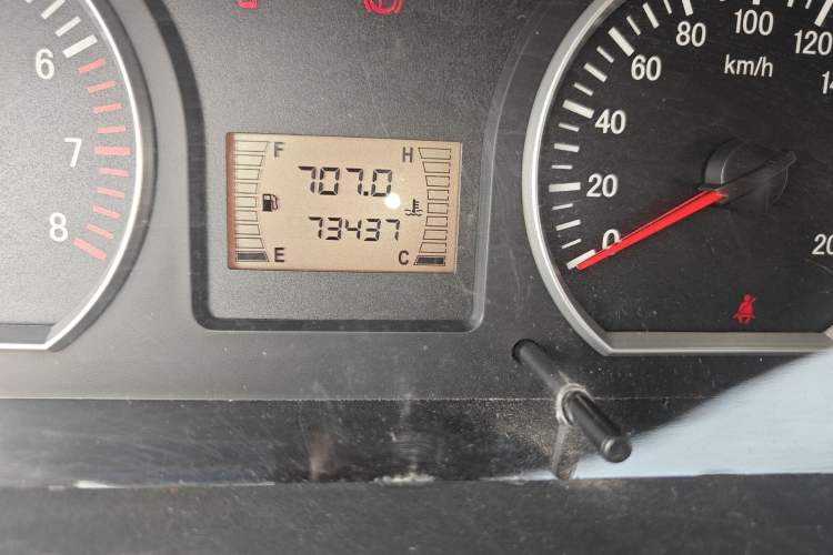 Used FORTHING Lingzhi 2013 M3 1.6L 7-Seater Comfort Model Odometer Close Up