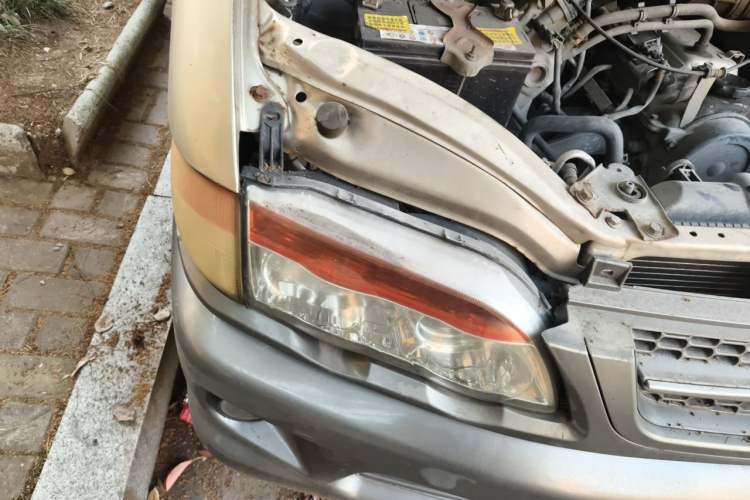 Used FORTHING Lingzhi 2013 V3 1.5L 7-Seater Luxury Model Right Front Headlight