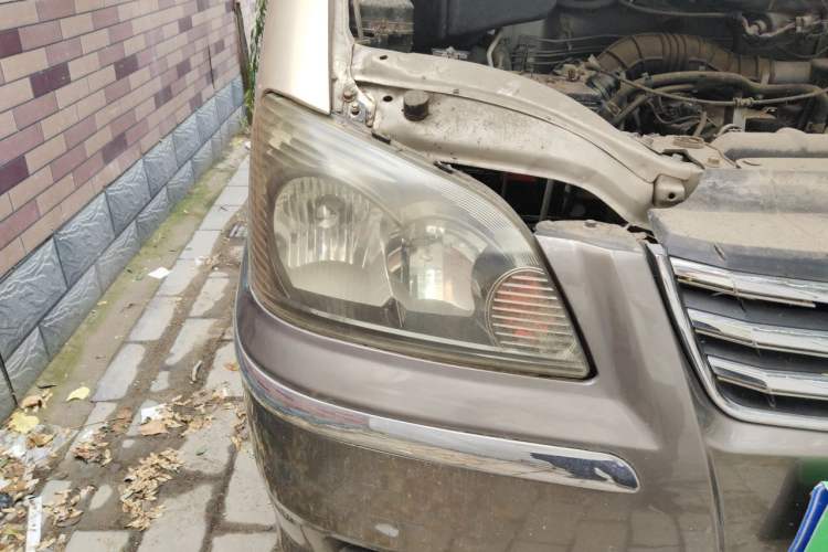 Used FORTHING Lingzhi 2013 M3 1.6L 7-Seater Luxury Model Right Front Headlight