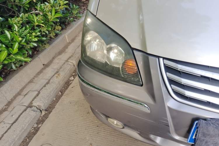 Used FORTHING Lingzhi 2013 M3 1.6L 7-Seater Comfort Model Right Front Headlight