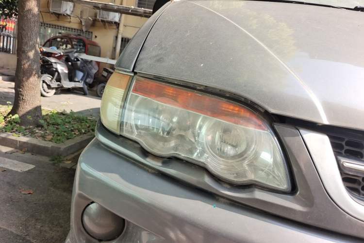 Used FORTHING Lingzhi 2013 V3 1.5L 7-Seater Standard Model II Right Front Headlight