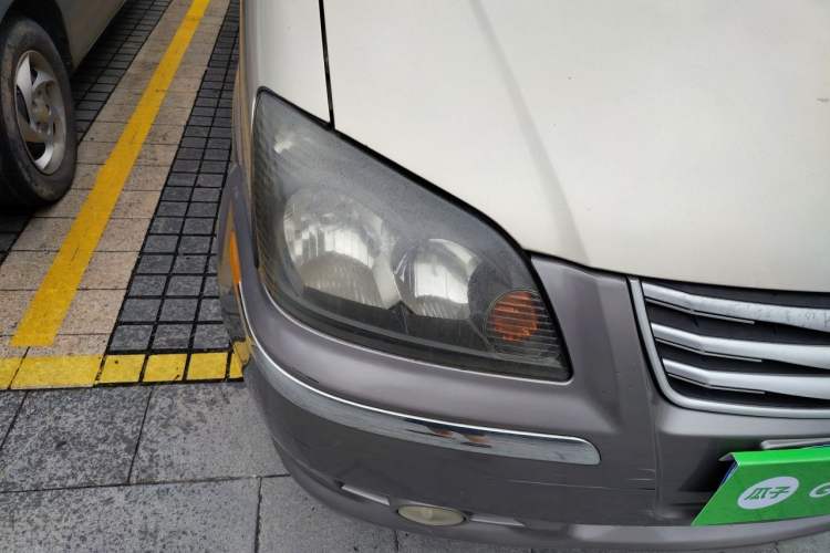 Used FORTHING Lingzhi 2013 M3 1.6L 7-Seater Comfort Model Right Front Headlight