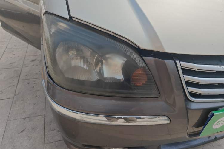 Used FORTHING Lingzhi 2013 M3 1.6L 7-Seater Comfort Model Right Front Headlight