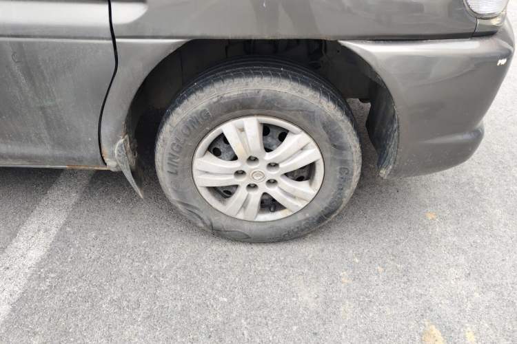 Used FORTHING Lingzhi 2013 V3 1.5L 7-Seater Standard Model II Right Front Wheel Hub