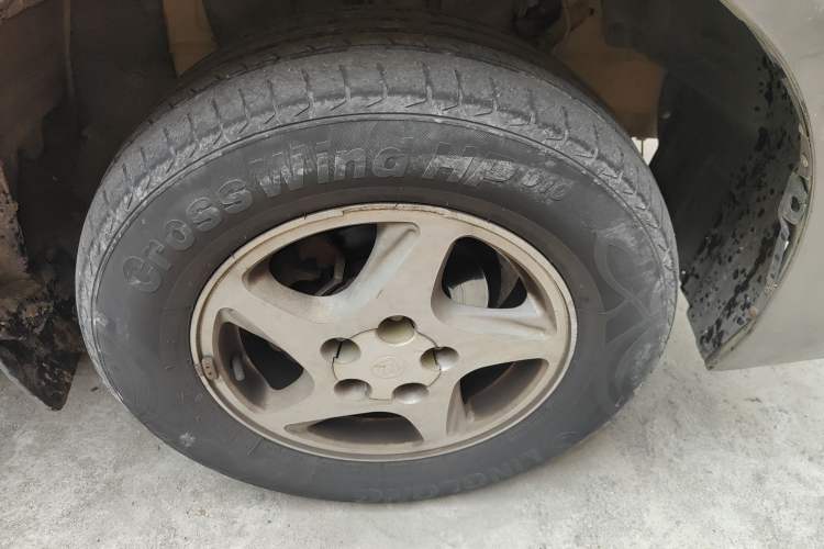 Used FORTHING Lingzhi 2013 M3 1.6L 7-Seater Luxury Model Right Front Wheel Hub