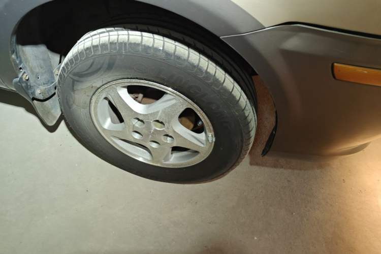 Used FORTHING Lingzhi 2013 M3 1.6L 7-seat Standard Model Right Front Wheel Hub