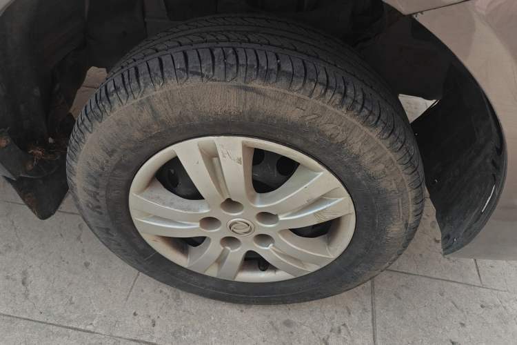 Used FORTHING Lingzhi 2013 M3 1.6L 7-Seater Comfort Model Right Front Wheel Hub
