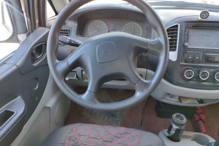 Used FORTHING Lingzhi 2013 V3 1.5L 7-Seater Luxury Model Steering Wheel