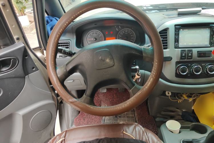 Used FORTHING Lingzhi 2013 M3 1.6L 7-Seater Luxury Model Steering Wheel