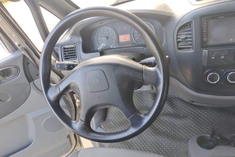 Used FORTHING Lingzhi 2013 M3 1.6L 7-Seater Comfort Model Steering Wheel
