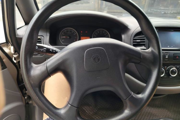 Used FORTHING Lingzhi 2013 M3 1.6L 7-Seater Comfort Model Steering Wheel
