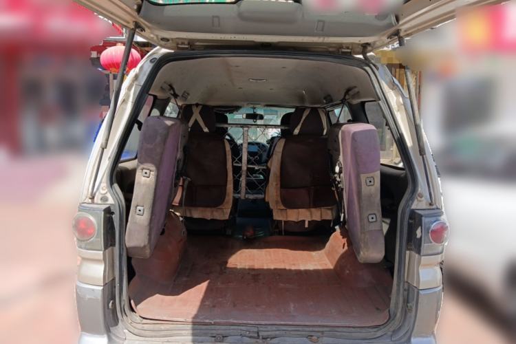 Used FORTHING Lingzhi 2013 M3 1.6L 7-Seater Comfort Model Trunk