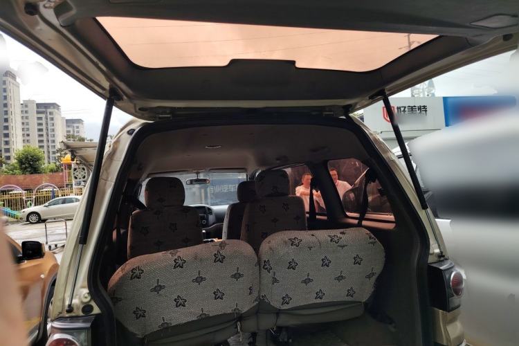 Used FORTHING Lingzhi 2013 M3 1.6L 7-Seater Comfort Model Trunk