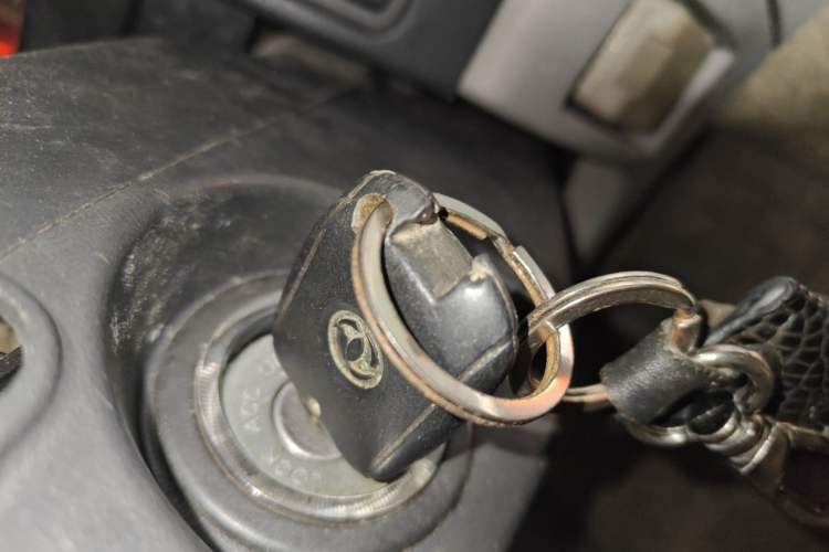 Used FORTHING Lingzhi 2013 M3 1.6L 7-seat Standard Model Vehicle Key