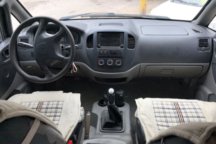 Used FORTHING Lingzhi 2014 M3 1.6L 7-Seater Comfort Model Center Console