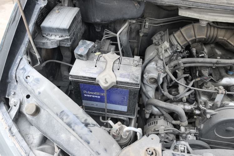 Used FORTHING Lingzhi 2014 M3 1.6L 7-Seater Comfort Model Engine Bay Right
