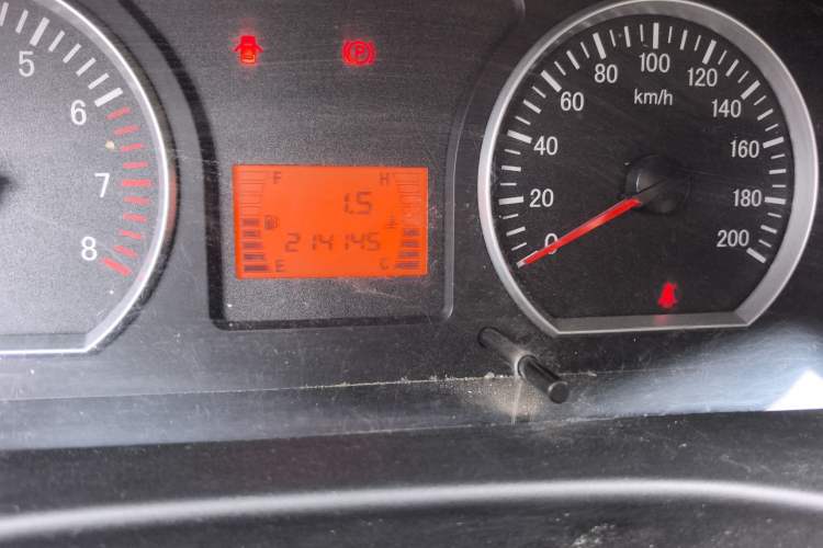 Used FORTHING Lingzhi 2014 M3 1.6L 7-Seater Comfort Model Odometer Close Up