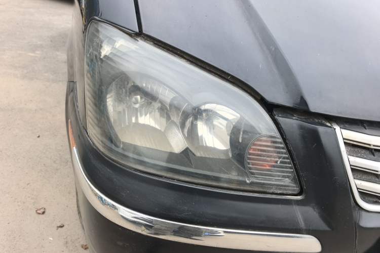 Used FORTHING Lingzhi 2014 M3 1.6L 7-Seater Comfort Model Right Front Headlight