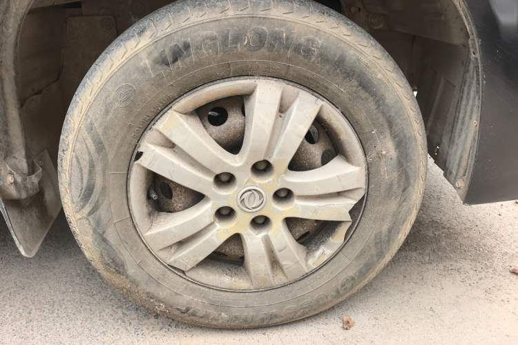Used FORTHING Lingzhi 2014 M3 1.6L 7-Seater Comfort Model Right Front Wheel Hub