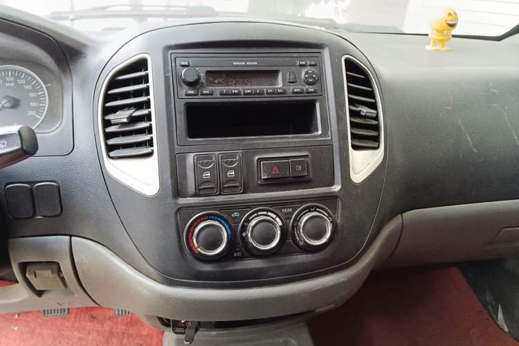 Used FORTHING Lingzhi 2014 V3 1.5L 7-Seater Comfort Model Audio And AC Panel