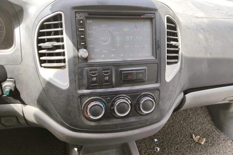 Used FORTHING Lingzhi 2014 V3 1.5L 5-seat Standard Model I Audio And AC Panel