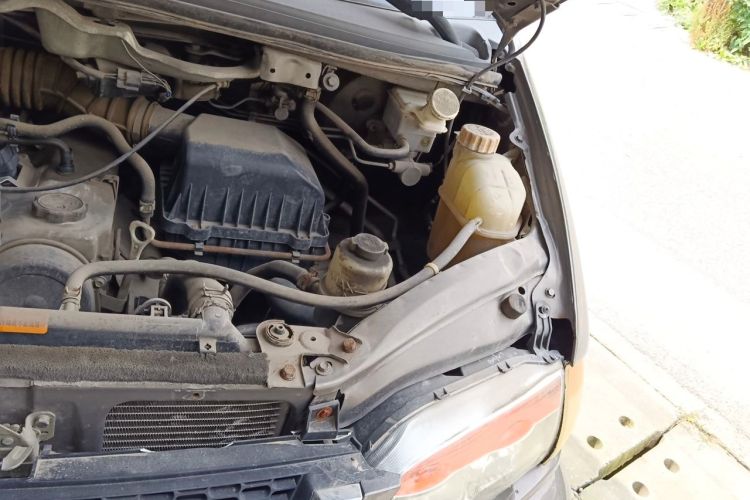 Used FORTHING Lingzhi 2014 V3 1.5L 7-Seater Comfort Model Engine Bay Left