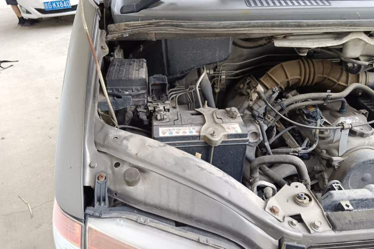Used FORTHING Lingzhi 2014 V3 1.5L 7-Seater Comfort Model Engine Bay Right