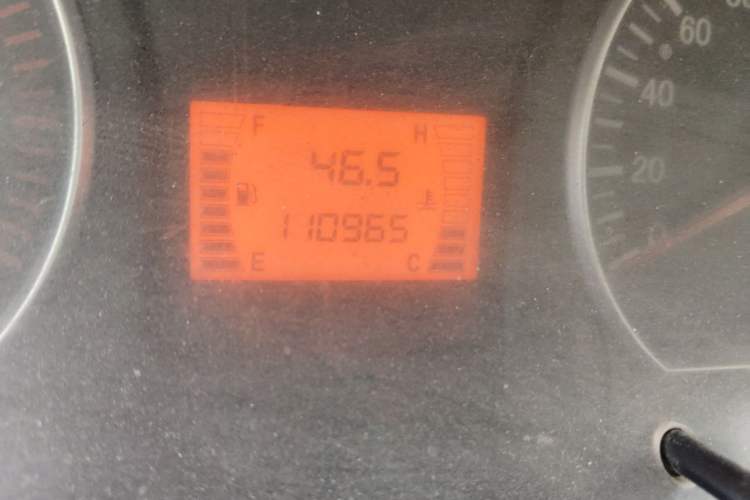 Used FORTHING Lingzhi 2014 V3 1.5L 5-seat Standard Model I Odometer Close Up