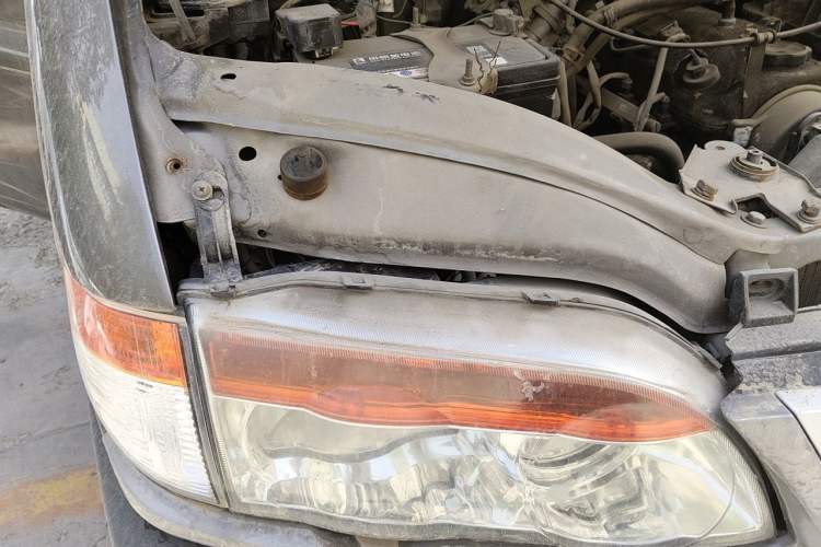 Used FORTHING Lingzhi 2014 V3 1.5L 5-seat Standard Model I Right Front Headlight