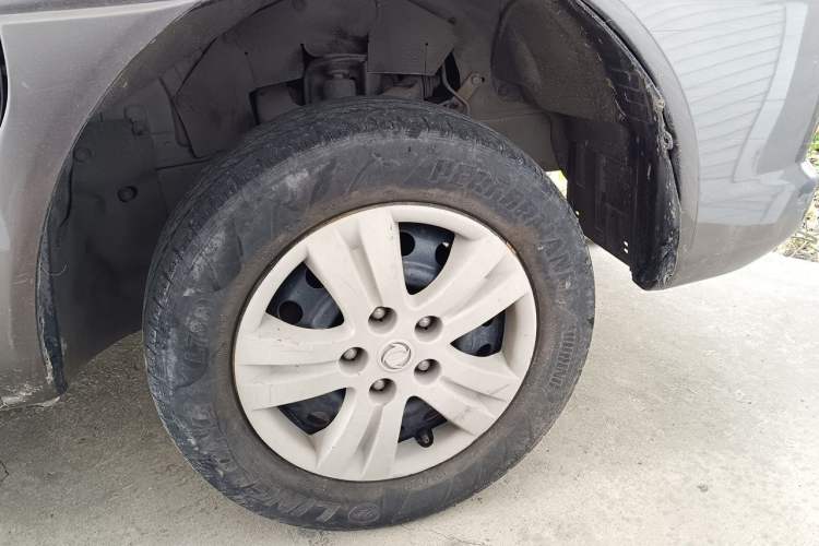 Used FORTHING Lingzhi 2014 V3 1.5L 7-Seater Comfort Model Right Front Wheel Hub