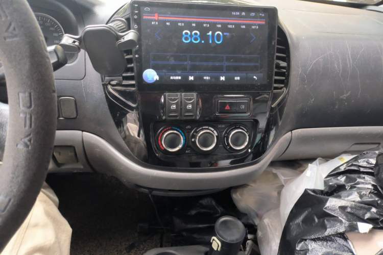 Used FORTHING Lingzhi 2014 M3 1.6L 7-Seater Comfort Model Audio And AC Panel