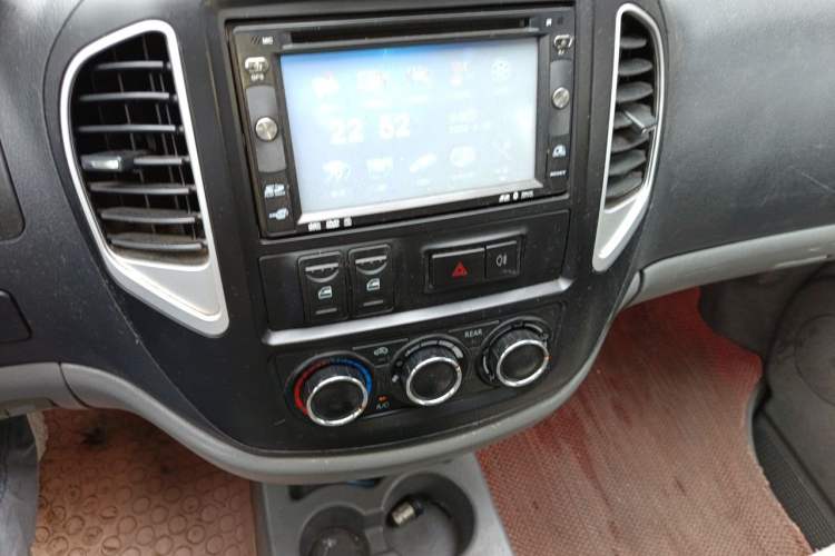Used FORTHING Lingzhi 2014 V3 1.5L 7-Seater Standard Model II Audio And AC Panel