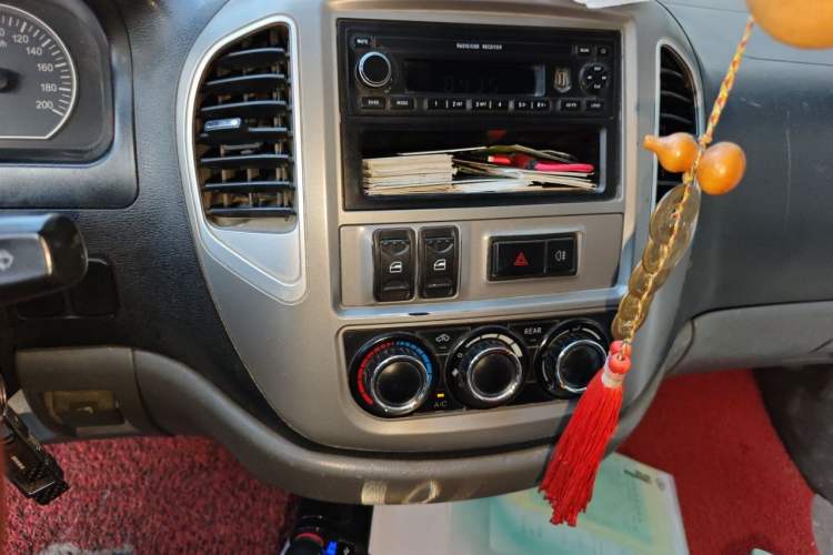 Used FORTHING Lingzhi 2014 M3 1.6L 7-Seater Comfort Model Audio And AC Panel