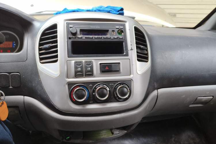 Used FORTHING Lingzhi 2014 M5 Q7 2.0L 7-seat Long-wheelbase Comfort Version Audio And AC Panel